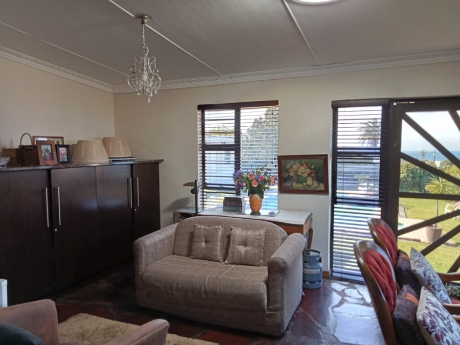 5 Bedroom Property for Sale in Sunnyridge Eastern Cape